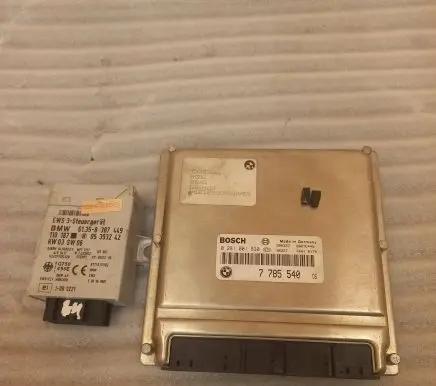 BMW 5 E39 Engine control unit/module 7785540 0281001830