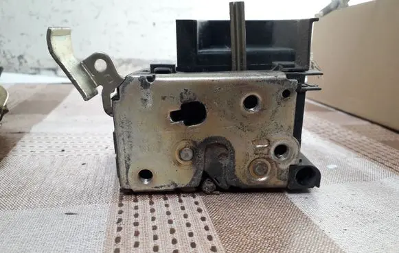 Ford Probe Front door lock