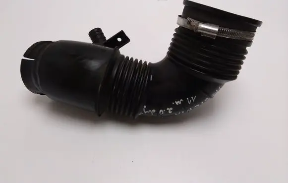 Opel Insignia A Air intake hose/pipe 55561787