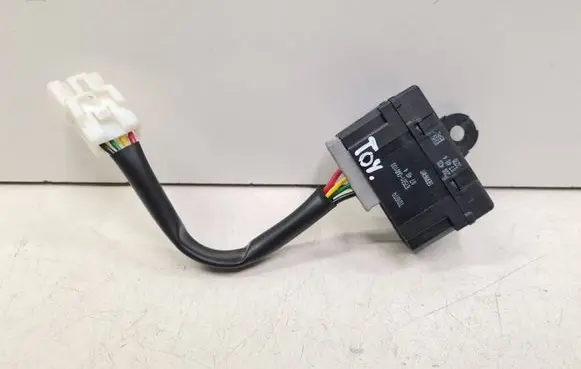 Toyota Avensis T250 Seat heating relay 875010W0100