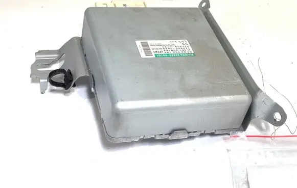 Toyota Avensis T270 Power steering control unit/module 8965005101