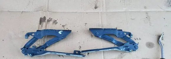 Volkswagen Golf VI Engine bonnet/hood hinges 5K0823301C