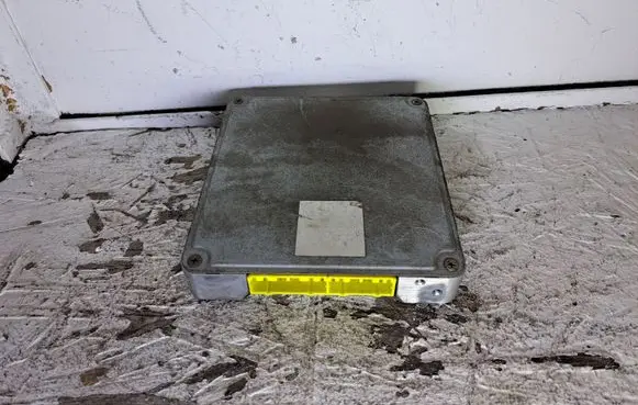 Mazda 323 F Engine control unit/module