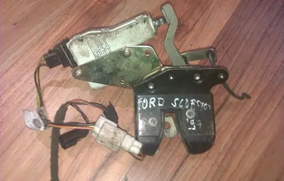 Ford Scorpio Tailgate/trunk/boot lock/catch/latch 95gba43102aa