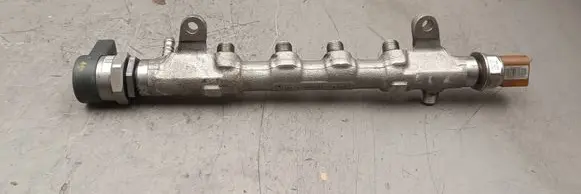 Volkswagen PASSAT B7 Fuel main line pipe R03L125C 0281006075 057130764