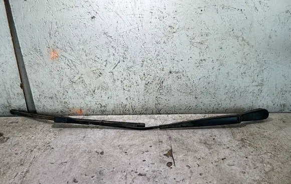 Front wiper blade arm