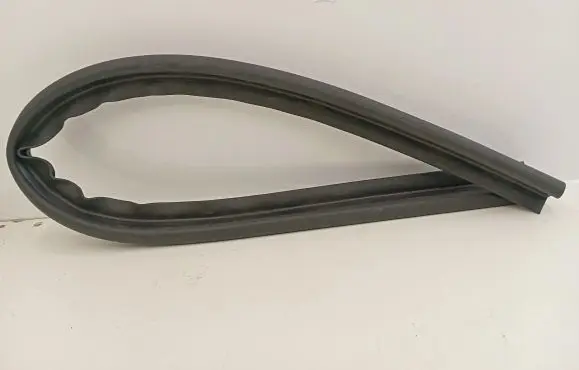 Porsche Macan (95B) Engine compartment rubber 95B823737