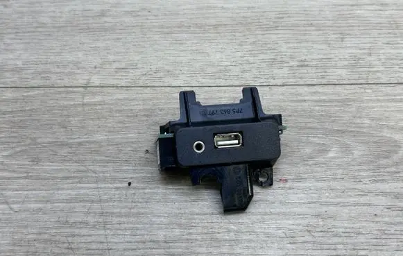 Porsche Cayenne (92A) USB socket connector 7PP035727B 7P5863797C