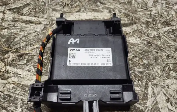 Audi A4 S4 B8 8K Voltage converter/converter module 8K0959663B