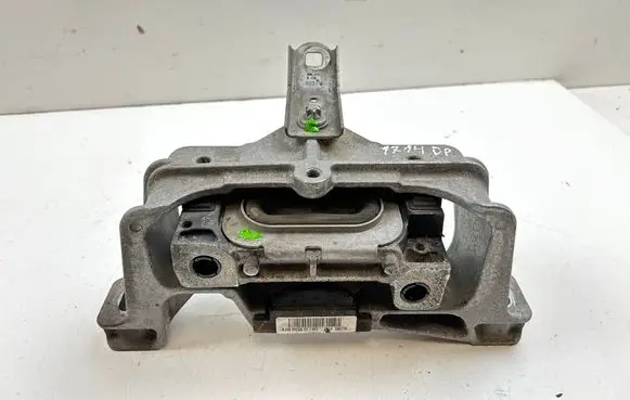Mercedes-Benz CLA C117 X117 W117 Engine mount bracket A2462402517