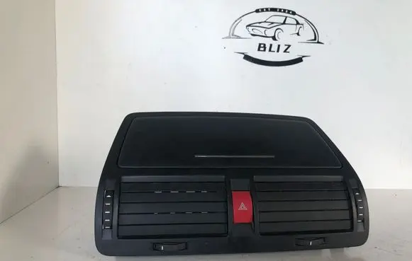 Skoda Octavia Mk2 (1Z) Dash center air vent grill 4904 1Z0820951