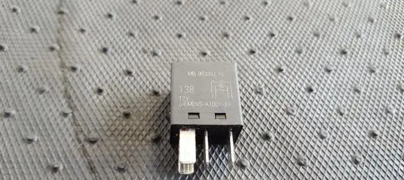 Volvo S40, V40 Other relay MB953382 A1001-X7