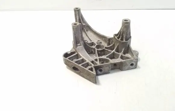 Volkswagen Golf V Engine mounting bracket 03G199207G