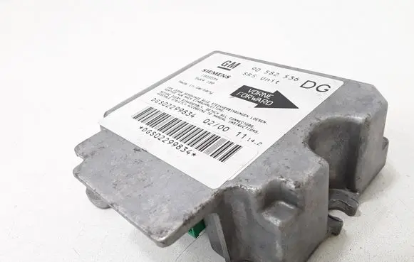 Opel Zafira A Airbag control unit/module 90582536