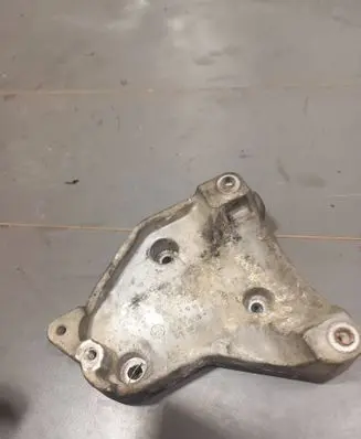 BMW X5 E70 A/C compressor mount bracket 7799863 59280110