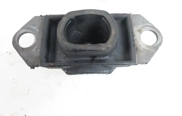 Dacia Sandero Gearbox mounting bracket 