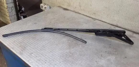 Audi Q7 4L Windshield/front glass wiper blade 4L2955407B