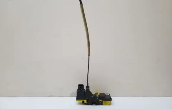 Volvo XC70 Rear door lock 8626968