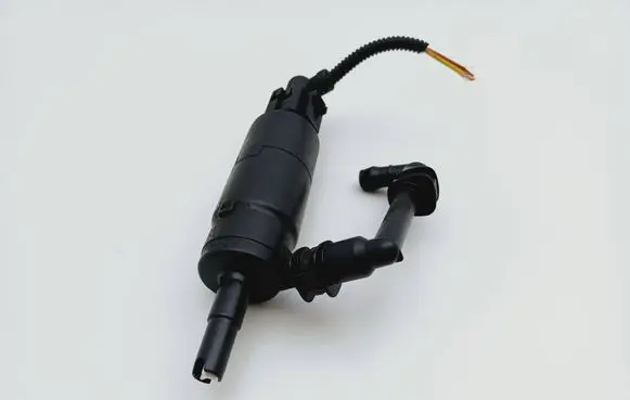 Volkswagen Touran I Headlight washer pump 3B7955681