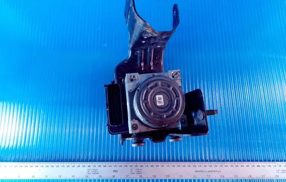 Peugeot 208 ABS Pump 9804162080