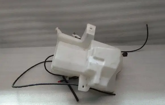 Volvo V40 Lamp washer fluid tank 31391615