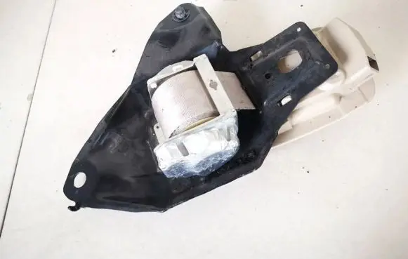 Middle seatbelt (rear)