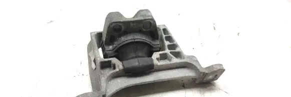 Mercedes-Benz C W203 Engine mount bracket 307396