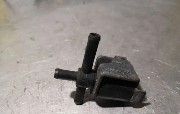 Audi A6 S6 C5 4B Turbo solenoid valve 058906283F