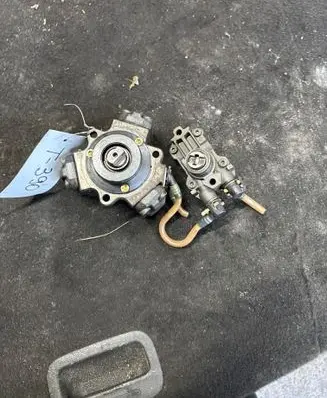Mercedes-Benz E W210 Fuel injection high pressure pump 0440020027