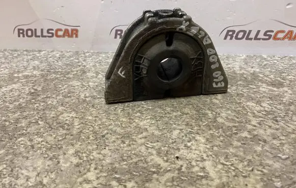 BMW 5 E60 E61 Sway bar bush bracket, front 31356766509903