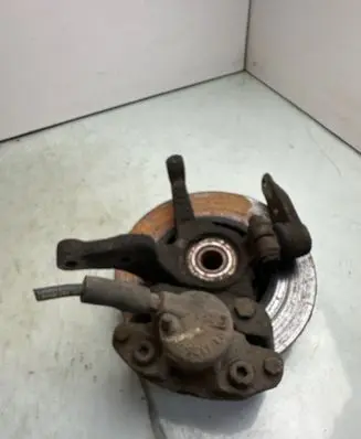 Renault Thalia I Front wheel hub spindle knuckle 535353
