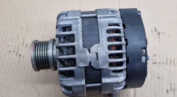 Audi A5 8T 8F Generator/alternator 04L903017E