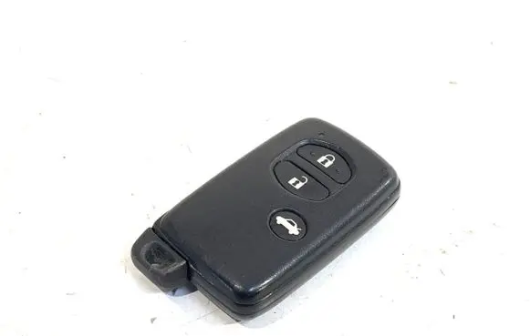 Toyota Avensis T270 Ignition key/card 