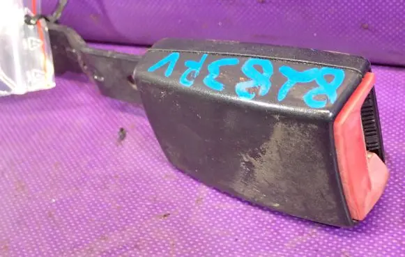 Audi A2 Front seatbelt buckle 8Z0857755F