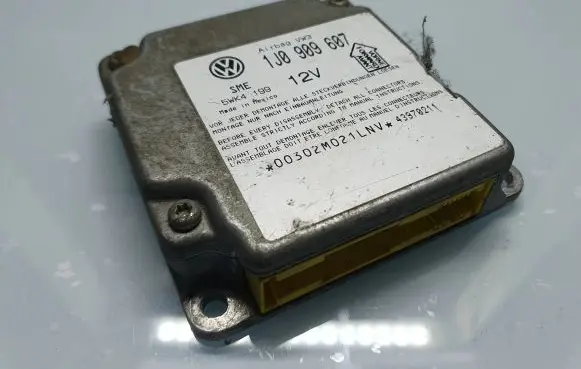 Volkswagen PASSAT B5 Airbag control unit/module 1J0909607 5WK4199