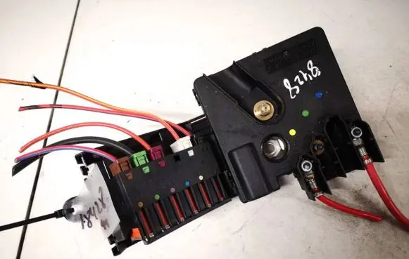 Mercedes-Benz CLS C219 Fuse box set 2119820402