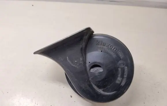 Audi A8 S8 D2 4D Horn signal 0092018