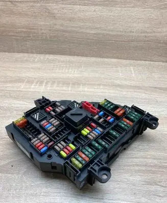 BMW 5 F10 F11 Fuse module 9252812 925281201