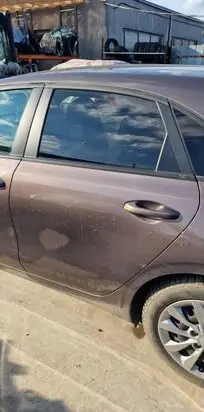 KIA Ceed Rear door
