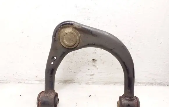 Toyota Hilux VIII Front upper control arm/wishbone 