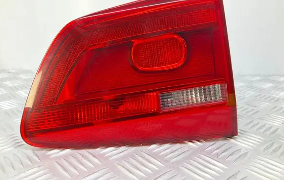 Volkswagen Touran II Tailgate rear/tail lights 1T0945094