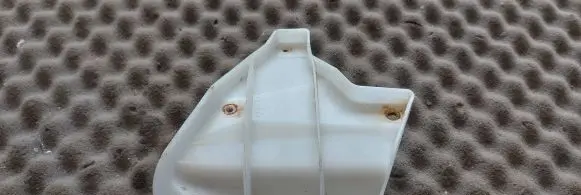 Headlight/headlamp mounting bracket