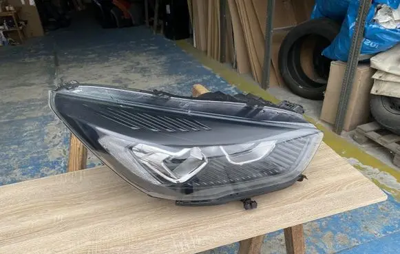 Ford Kuga II Headlight/headlamp GV4113W029FE