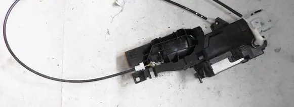 Peugeot 308cc Front door lock PSA839091