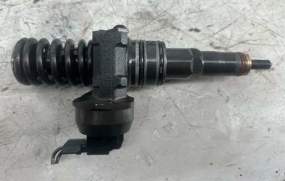 Skoda Superb B6 (3T) Fuel injector 038130073AG 0414720215