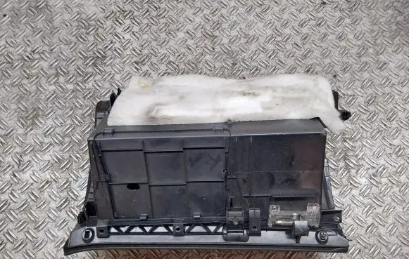 Mercedes-Benz R W251 Glove box