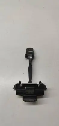 Fiat 500X Front door soft close latching motor