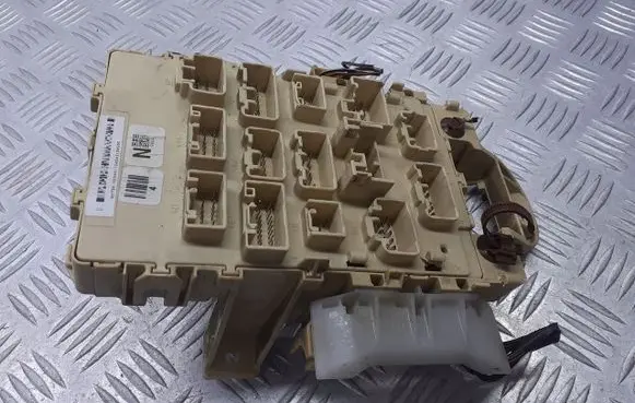 Toyota Yaris Fuse box cover 82730-0D040