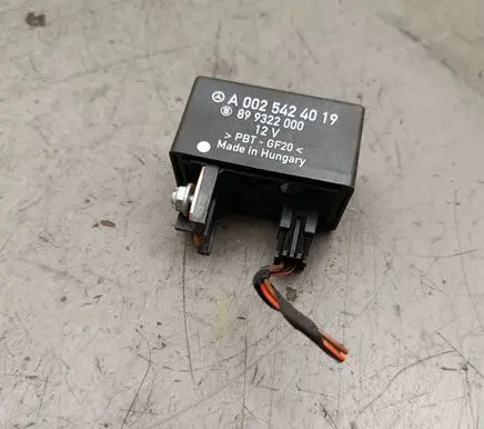 Volkswagen Crafter Glow plug pre-heat relay A0025424019 899322000