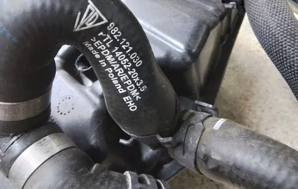 Porsche Boxster 982 Engine coolant pipe/hose 982121030